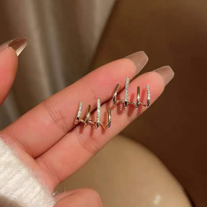 🚀 NUEVO LANZAMIENTO | Aros Cuatro Puntas - Bañados en Oro 18K + ENVÍO GRATIS ✨